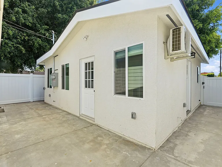 5502 Linden Ave #A — Photo 2