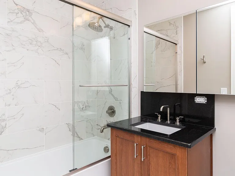 122 N Harrington St #825 — Photo 15
