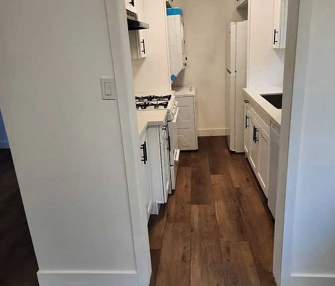 1540 S Orange Grove Ave #4 — Photo 3