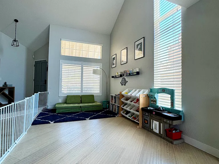 2243 Wisteria Ave — Photo 7