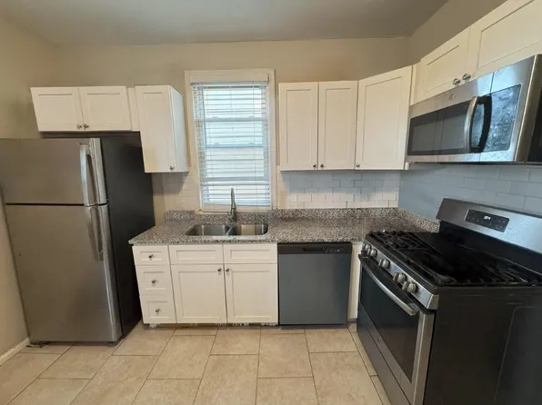313 Pearsall Avenue image 9 of 10