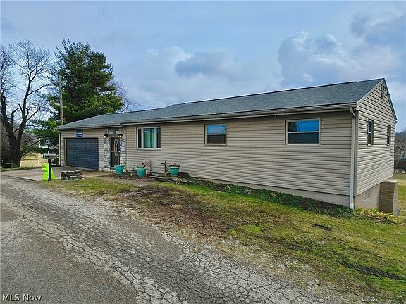 2nd image of 1446 Riverview Dr