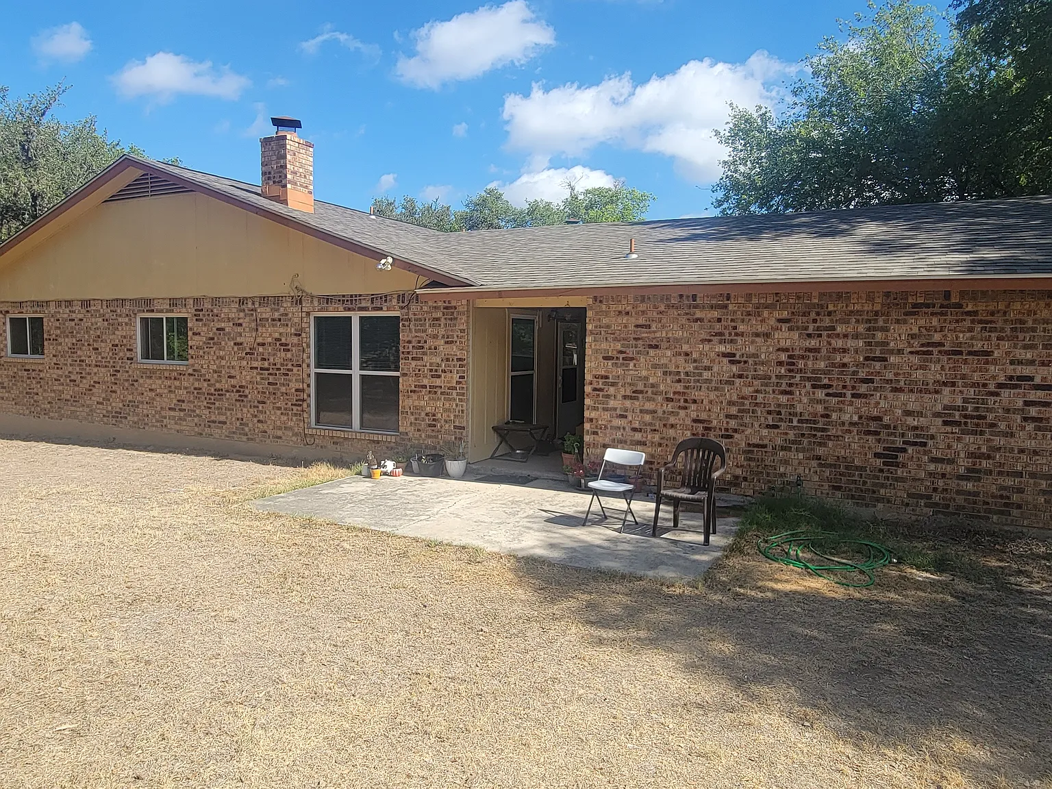 3 bed, 1000 sqft, $1,275 — Photo 2