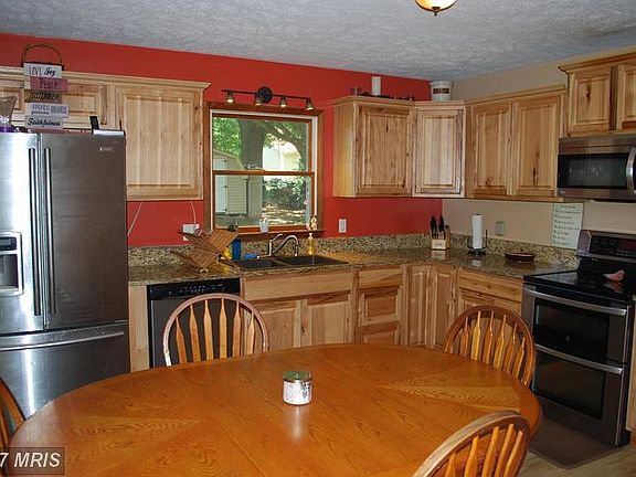 5th image of 34 Woodbine Dr