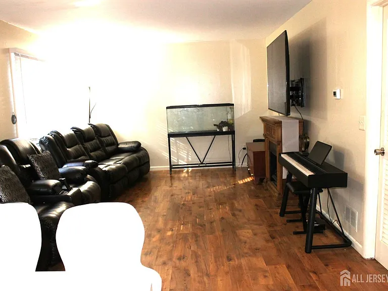 39 Independence Ct — Photo 15
