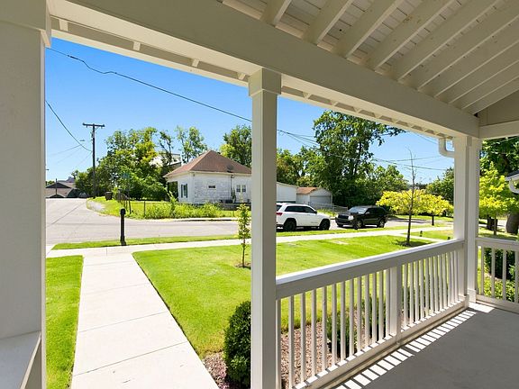 4th image of 2318 Batavia St
