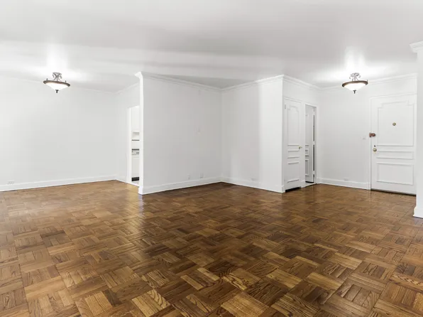 650 Park Avenue image 1 of 15