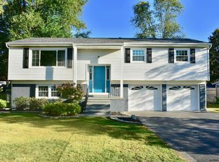 71 Delafield Dr, Albany, NY 12205