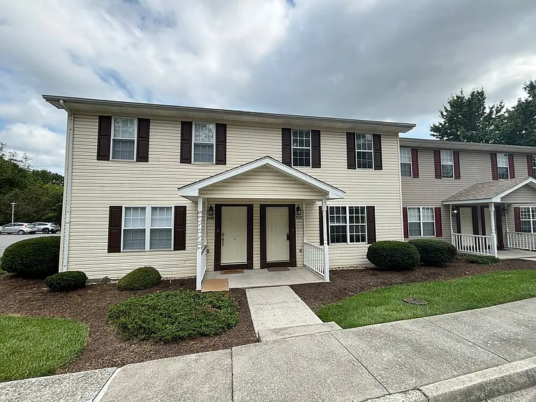 850 Patrick Henry Dr — Photo 2