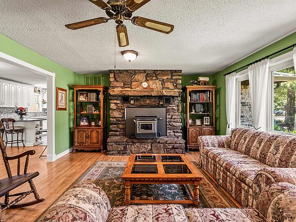 5th image of 564 Greentree Rd