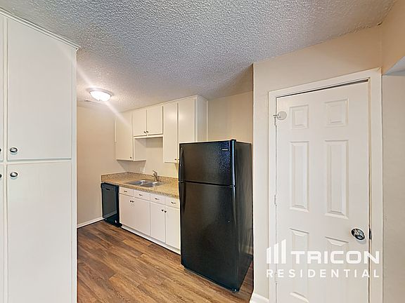 5th image of 501 S Walnut Creek Dr