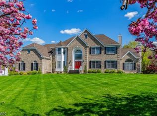 48 Totten Dr, Bridgewater, NJ 08807