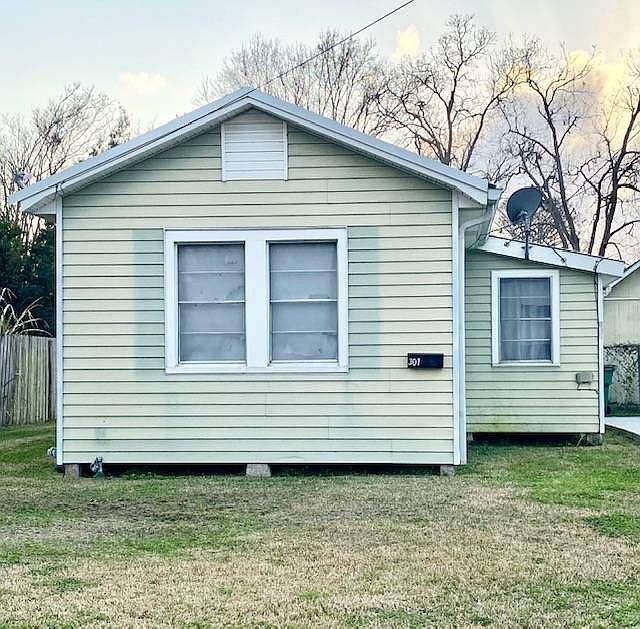1st image of 307 8th St