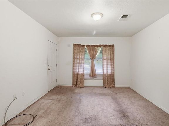 3rd image of 3911 Mistletoe St