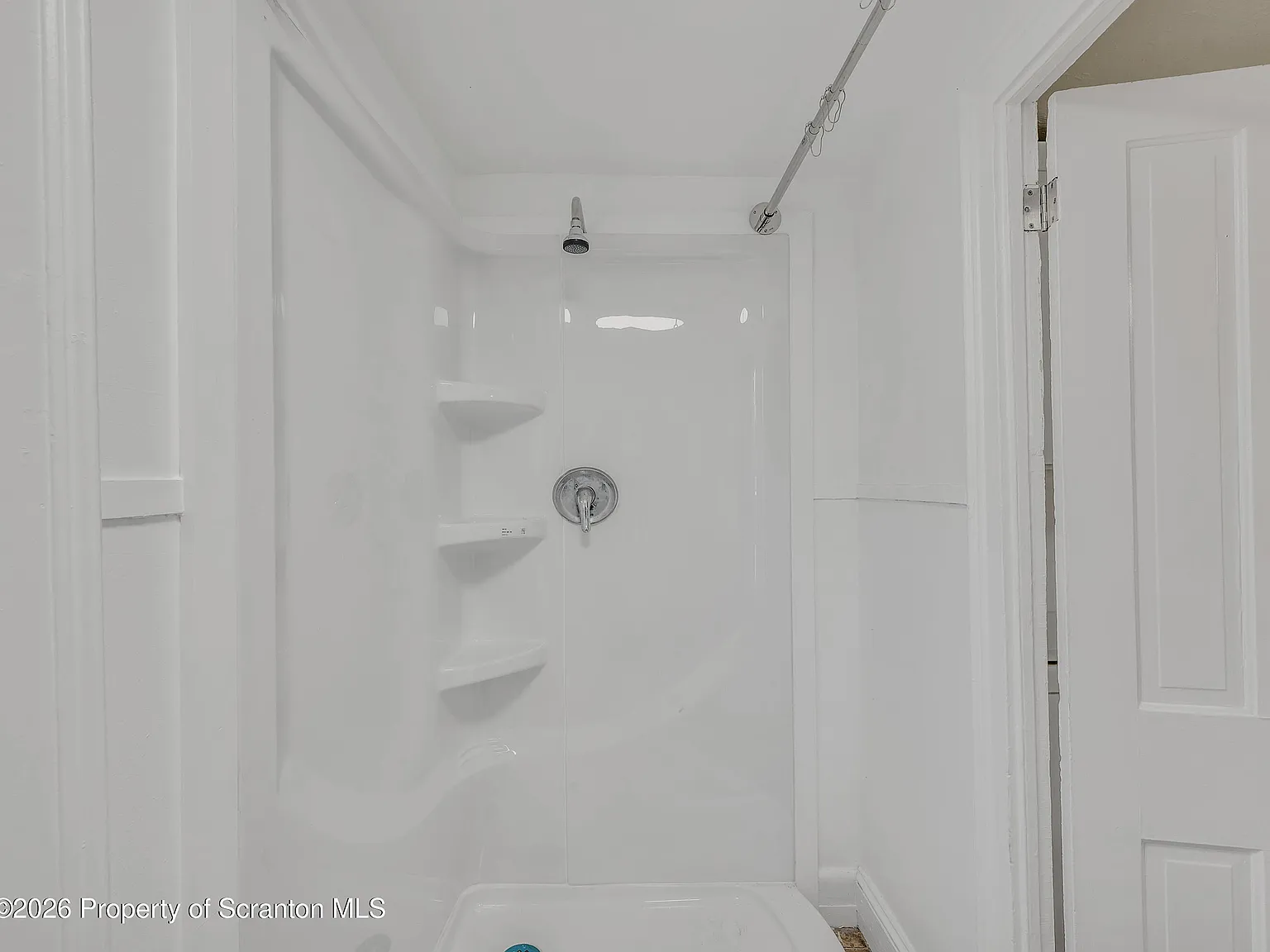 2 bed, 1.0 bath, 3400 sqft, $1,150 — Photo 3