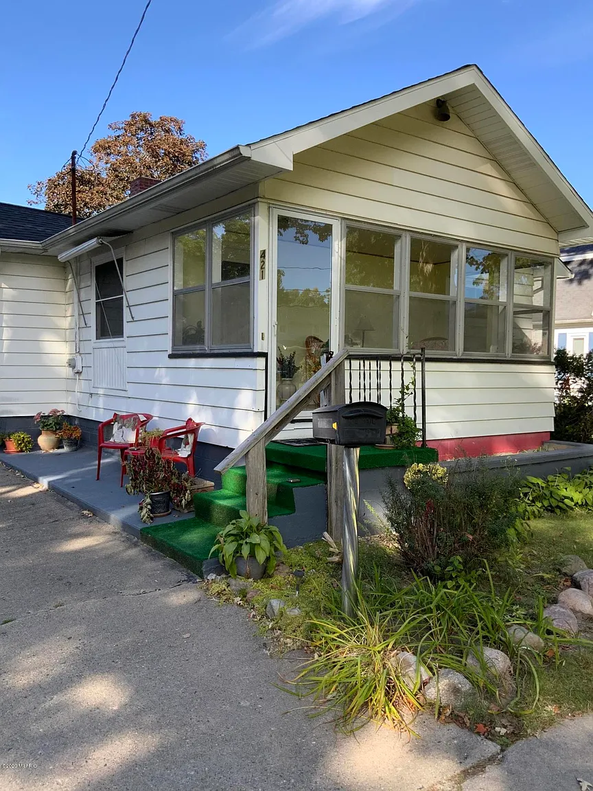 421 E Marshall St photo 1