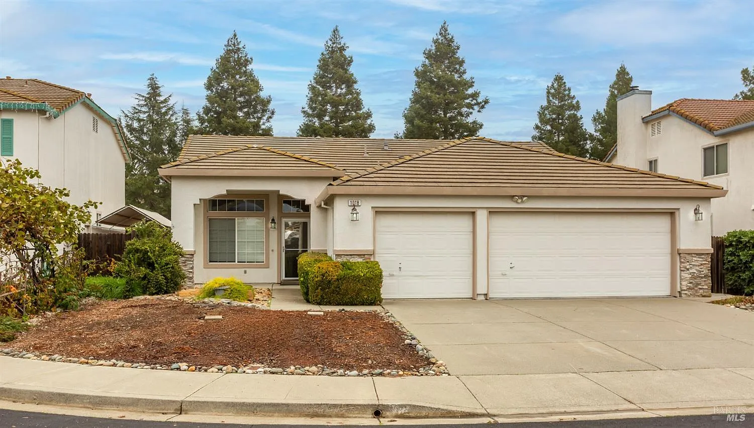 1018 Topaz Court photo 1