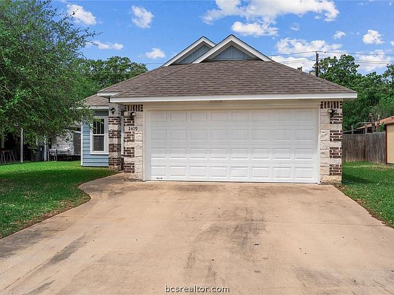 3rd image of 2409 Woodbend Dr