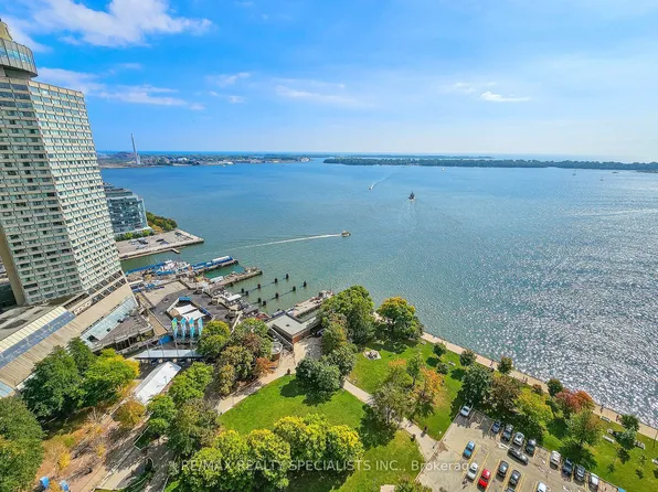 33 Harbour Sq #1207, Toronto, ON M5J 2G2