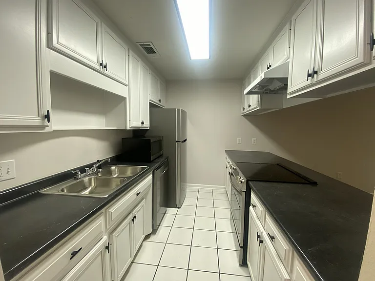 833 Brookwood Dr #2 — Photo 7