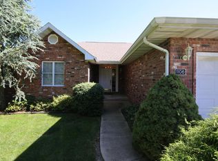 1106 E 15th St, Mountain Grove, MO 65711