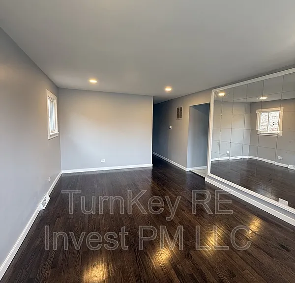 7732 S Lotus Ave — Photo 4