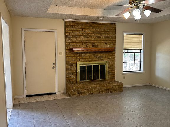 Cozy Fireplace in Living Room