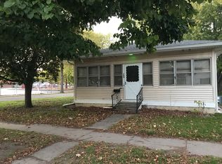 702 E Grant St, Monticello, IL 61856