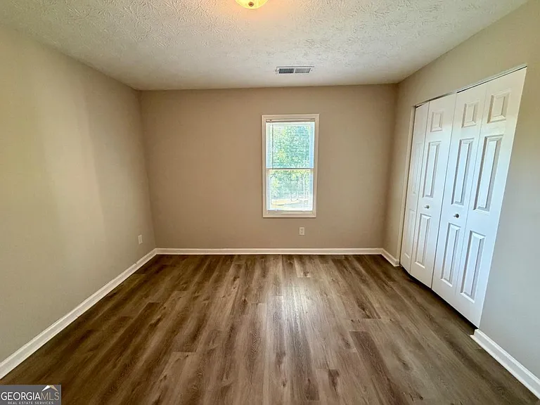 285 Lakeshore Dr — Photo 17