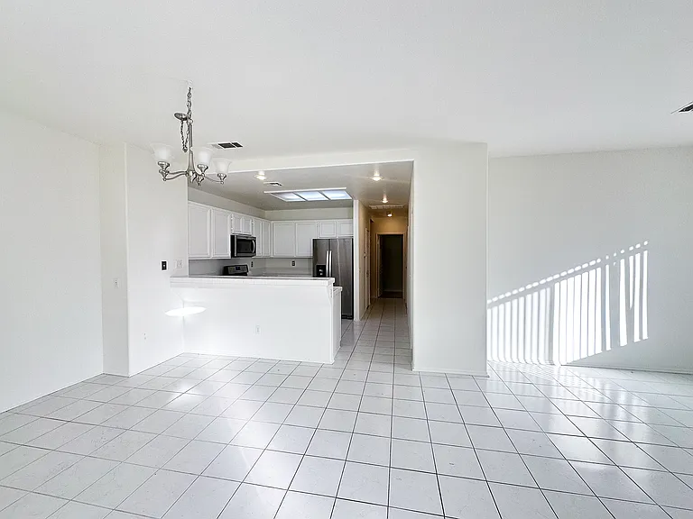 25550 Hemingway Ave — Photo 3