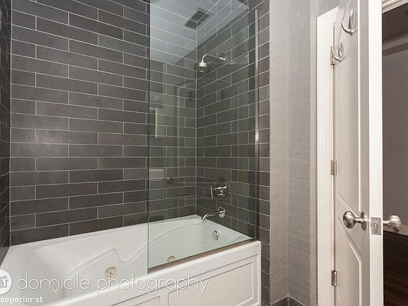 5th image of 101 W Superior St #621
