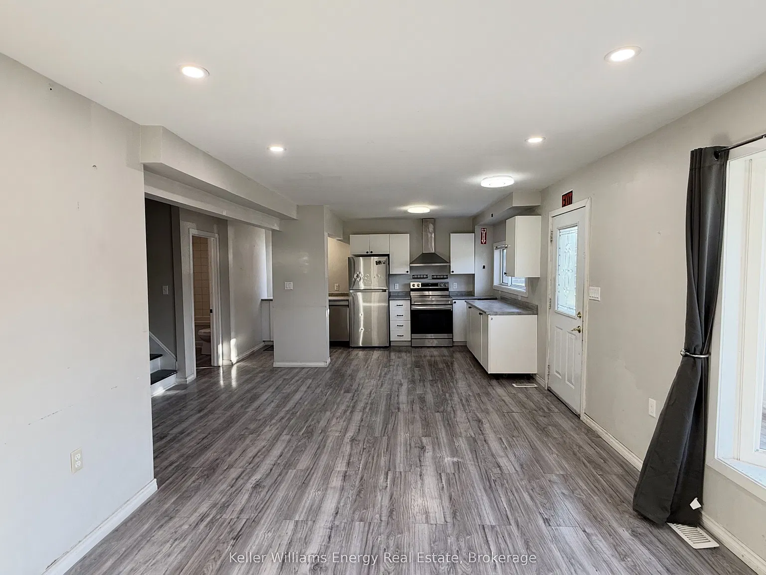 3 bed, $2,500 — Photo 2