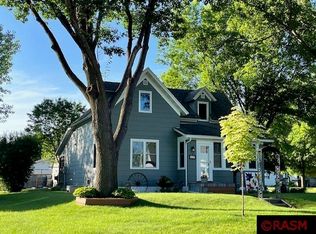 803 N 4th St, Saint Peter, MN 56082