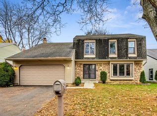 887 Providence Ln, Buffalo Grove, IL 60089