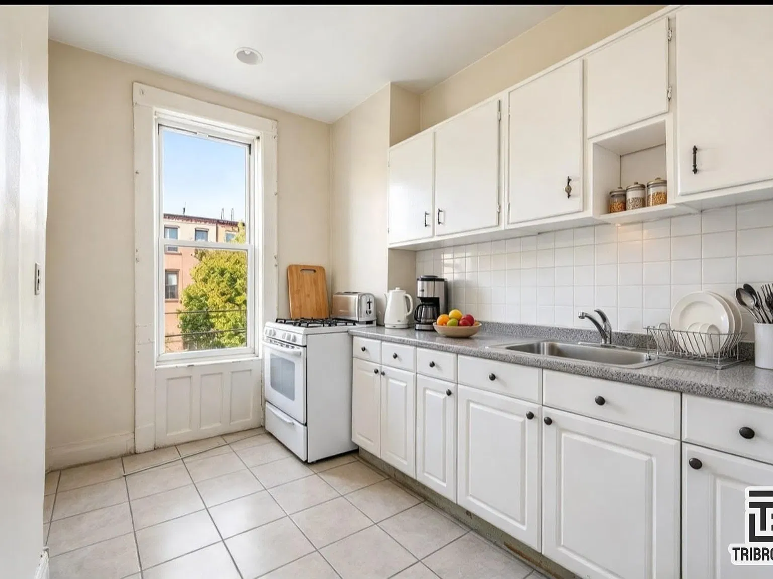 567 Lexington Avenue — Photo 2