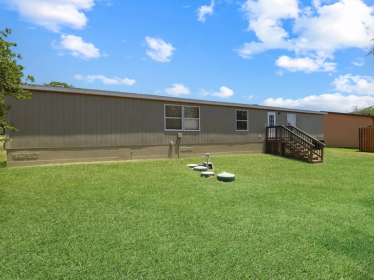 105 Jordan Dr — Photo 26
