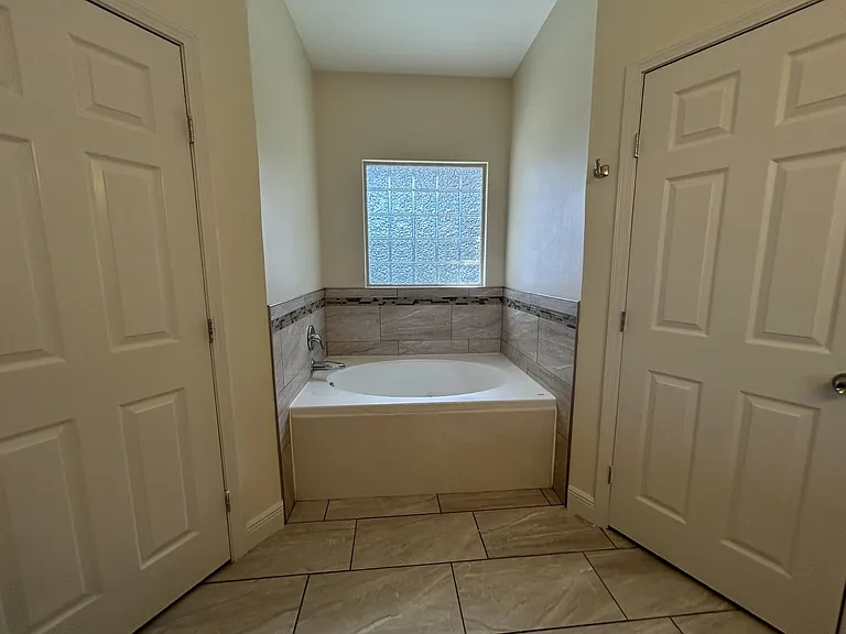 23983 Terrace Ave — Photo 14