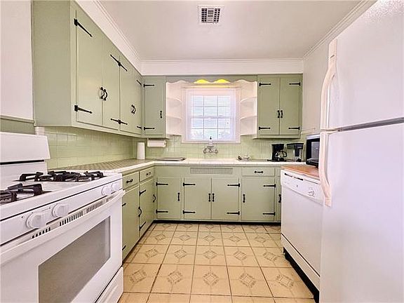 3rd image of 107 Estes St