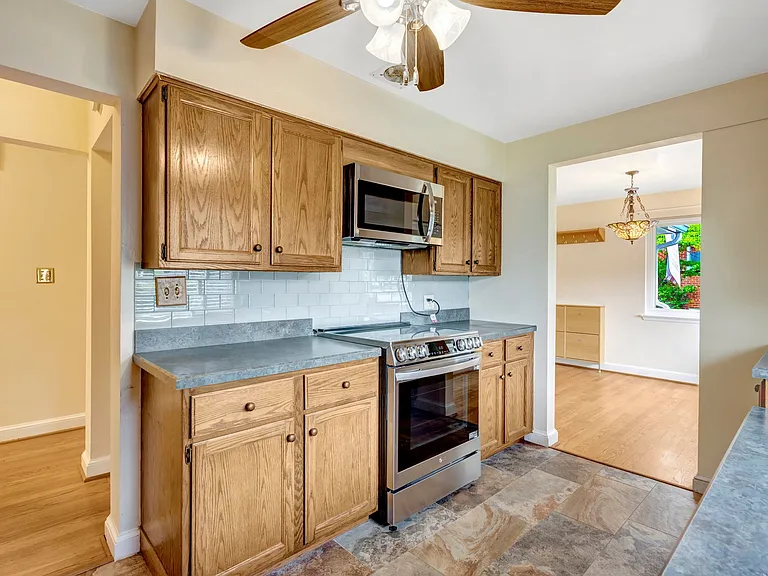 7030 Donna Cir — Photo 9