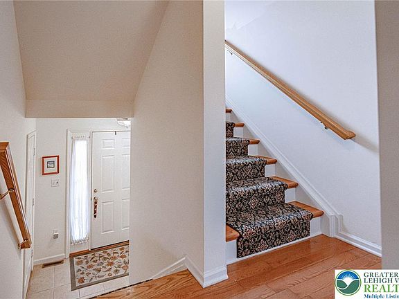 5th image of 15 Holly Ct