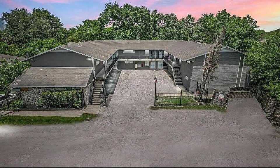 1st image of 2819 Berry St