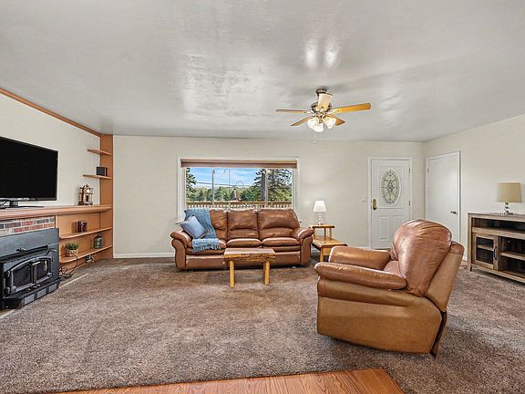 2nd image of 10100 Resort Rd