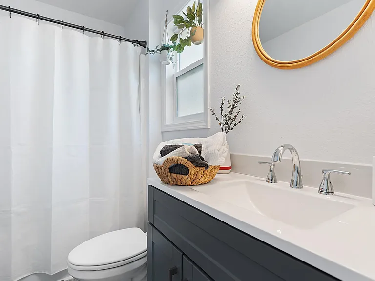 2815 W Lloyd St — Photo 23
