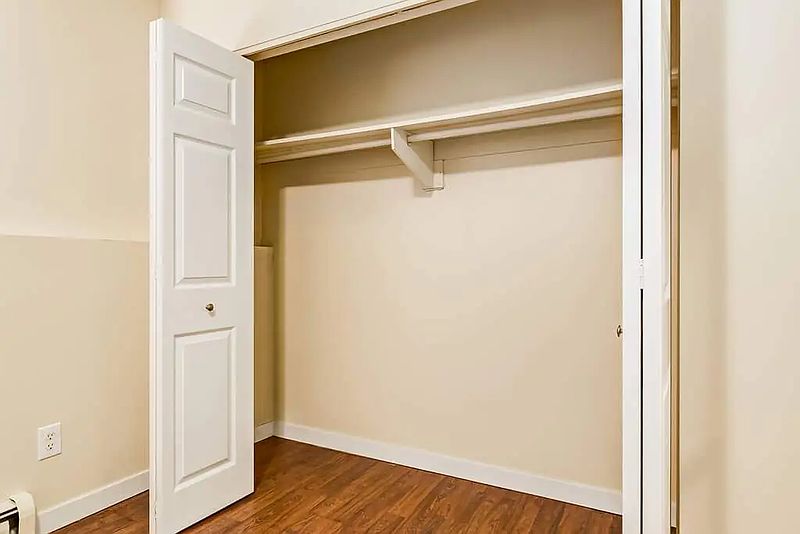 Edmonton Apartment for rent - 2 Bedrooms — photo 5
