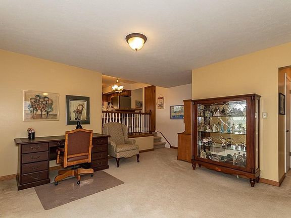 4th image of 7012 Fox Hill Dr