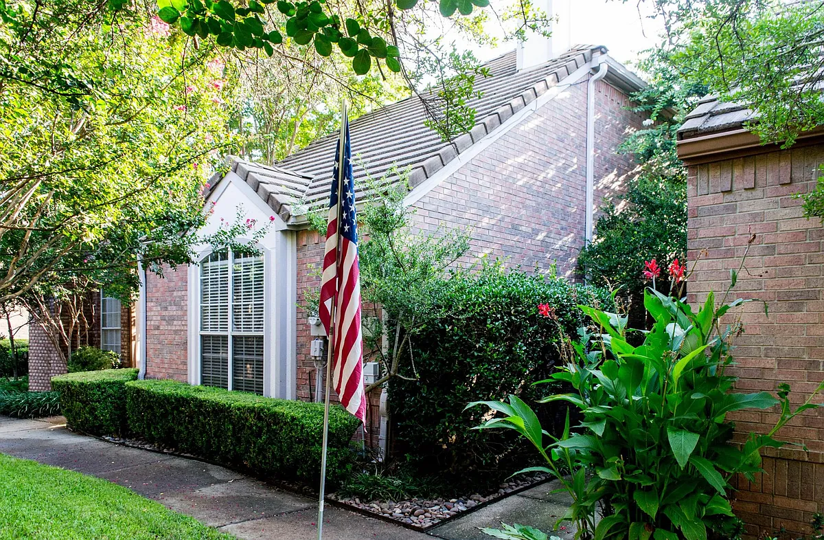 Front of 17025 VL looking northeast - 17025 Vinland Dr