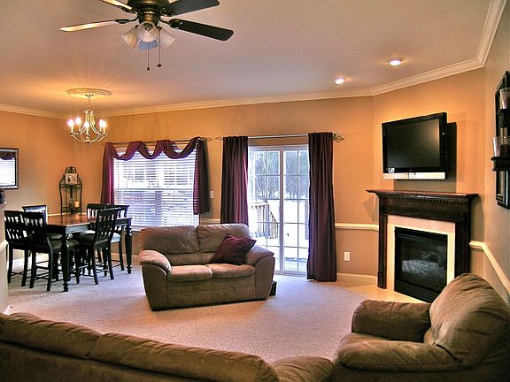 Living Room/Dining Room