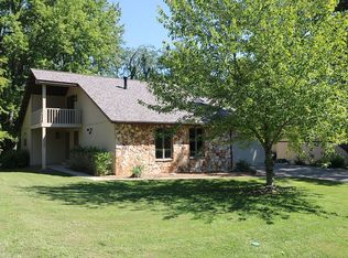 2103 Olive St, Highland, IL 62249