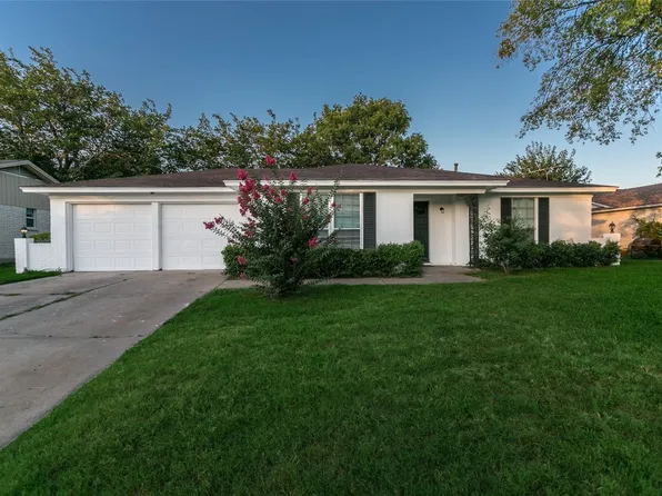 3233 Centennial Rd, Forest Hill, TX 76119