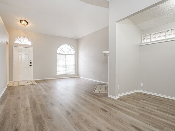 5th image of 709 Greenridge Dr
